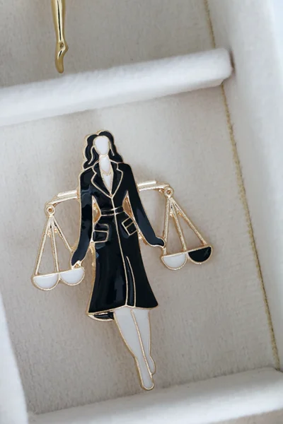 سنجاق سینه عدالت