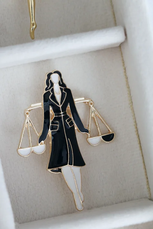 سنجاق سینه عدالت