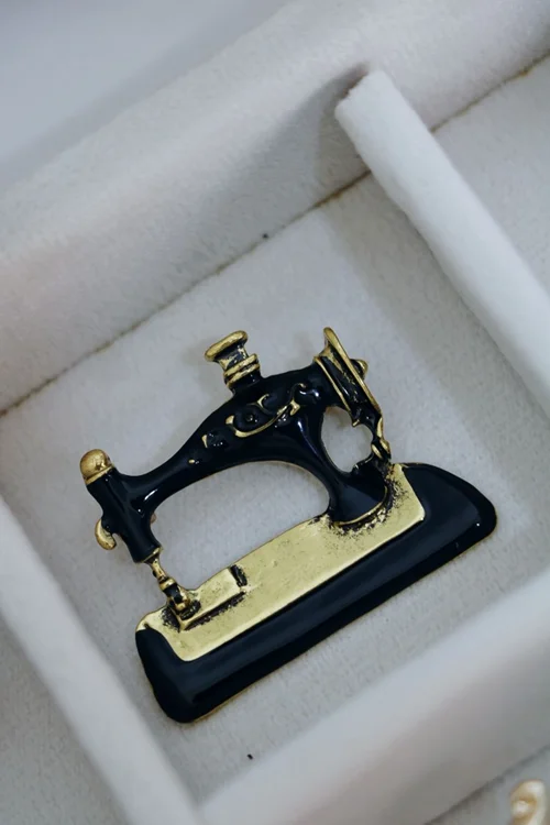 سنجاق سینه خیاطی