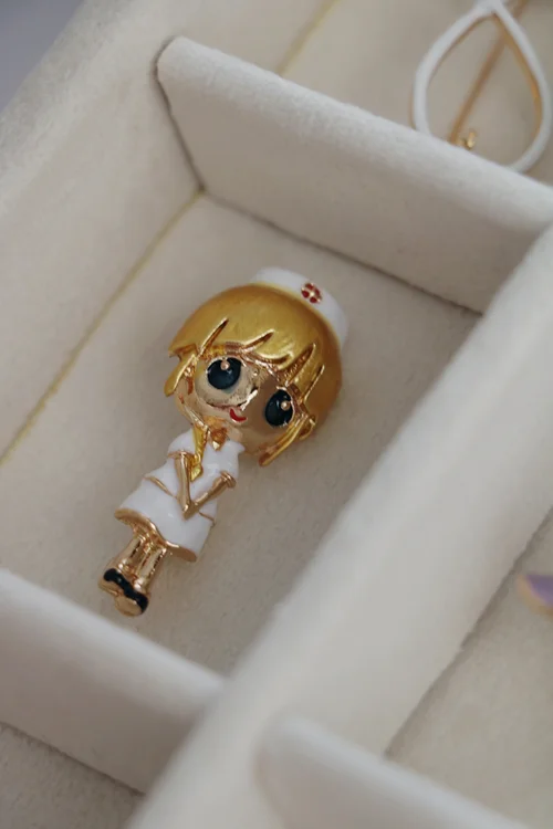 سنجاق سینه پزشکی