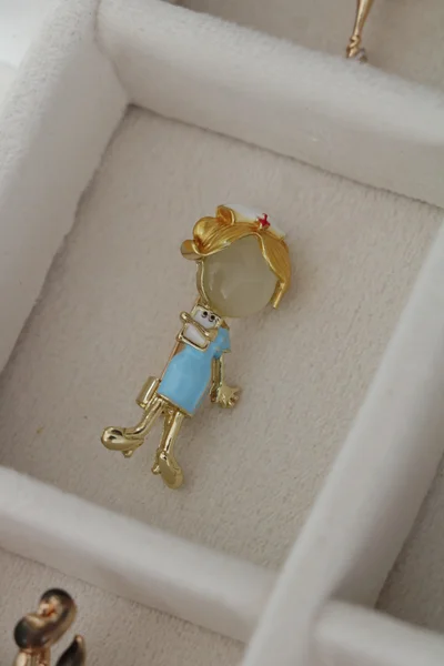 سنجاق سینه پزشکی