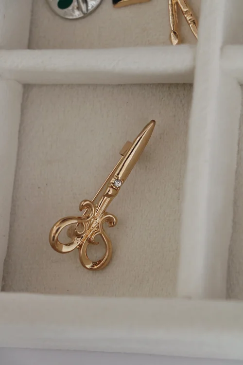 سنجاق سینه قیچی طلایی